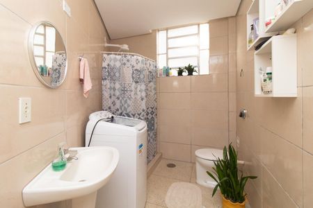 Banheiro de apartamento à venda com 1 quarto, 50m² em Santana, Porto Alegre