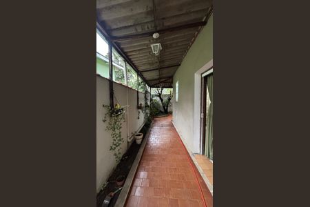 Casa à venda com 320m², 3 quartos e 2 vagasCorredor