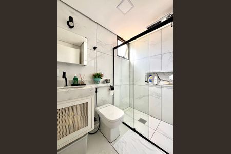 Apartamento à venda com 70m², 2 quartos e 1 vaga Apartamento à venda com 70m², 2 quartos e 1 vagaBanheiro