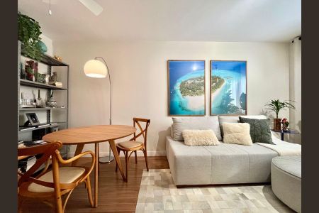 Apartamento à venda com 70m², 2 quartos e 1 vaga Apartamento à venda com 70m², 2 quartos e 1 vagaSala