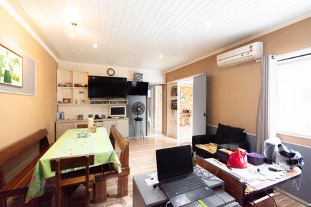 Casa à venda com 242m², 4 quartos e 3 vagas