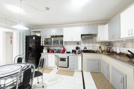 Casa à venda com 242m², 4 quartos e 3 vagas