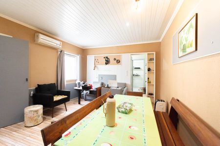 Casa à venda com 242m², 4 quartos e 3 vagas