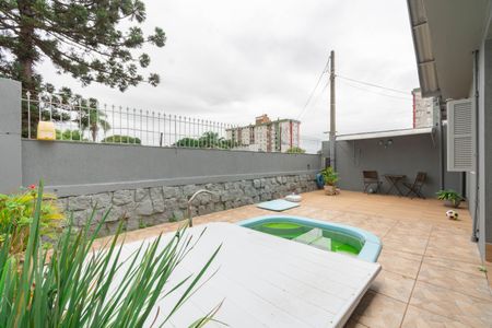 Casa à venda com 242m², 4 quartos e 3 vagas