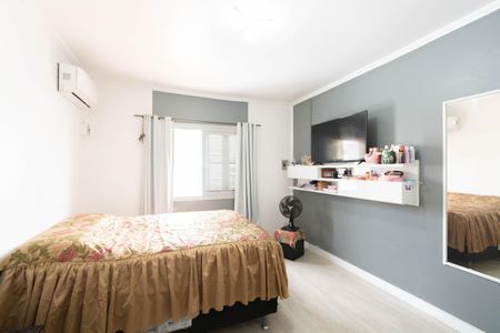 Casa à venda com 242m², 4 quartos e 3 vagas