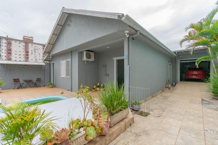 Casa à venda com 242m², 4 quartos e 3 vagas