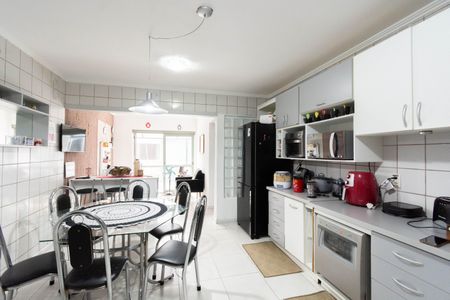 Casa à venda com 242m², 4 quartos e 3 vagas