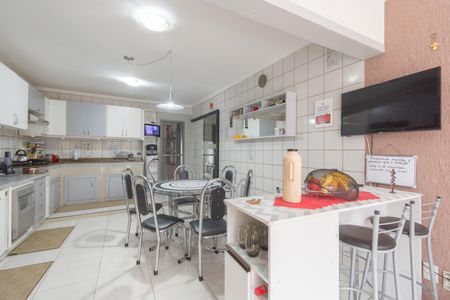 Casa à venda com 242m², 4 quartos e 3 vagas