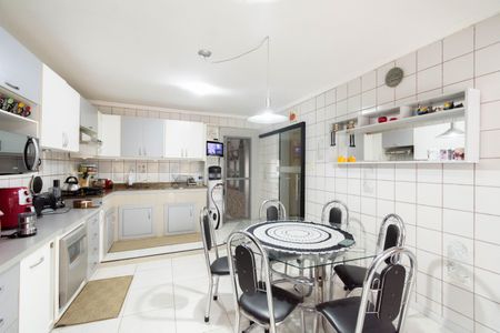Casa à venda com 242m², 4 quartos e 3 vagas