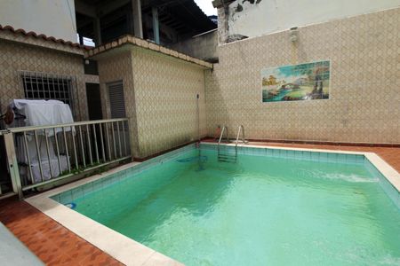 Casa à venda com 240m², 4 quartos e 3 vagasPiscina