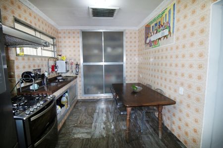 Casa à venda com 240m², 4 quartos e 3 vagasCozinha