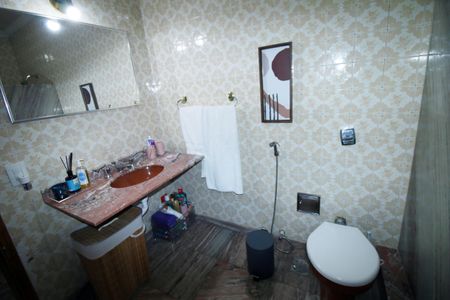 Casa à venda com 240m², 4 quartos e 3 vagasBanheiro Social