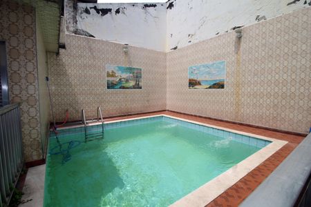Casa à venda com 240m², 4 quartos e 3 vagasPiscina
