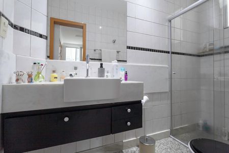 Apartamento à venda com 179m², 3 quartos e 2 vagas Apartamento à venda com 179m², 3 quartos e 2 vagasBanheiro da suíte