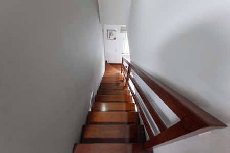 Apartamento à venda com 179m², 3 quartos e 2 vagas Apartamento à venda com 179m², 3 quartos e 2 vagasEscada