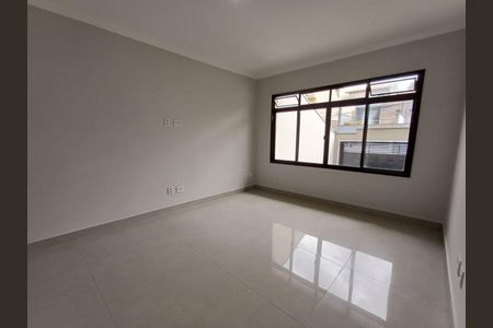 Casa à venda com 3 quartos, 222m² em Jardim Piqueroby, São Paulo