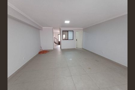 Casa à venda com 3 quartos, 222m² em Jardim Piqueroby, São Paulo
