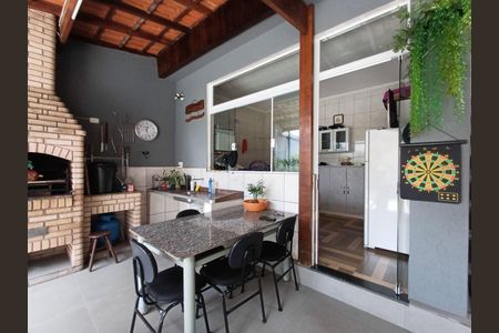 Casa à venda com 3 quartos, 217m² em Jardim Maringa, São Paulo