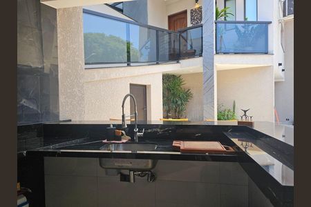 Casa à venda com 3 quartos, 140m² em Vila Graciosa, São Paulo