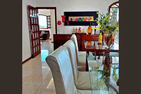 Casa para alugar com 4 quartos, 263m² em Trevo, Belo Horizonte