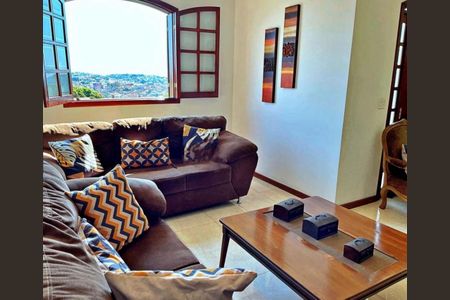 Casa para alugar com 4 quartos, 263m² em Trevo, Belo Horizonte