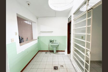 Casa à venda com 112m², 3 quartos e 1 vagaÁrea de serviço