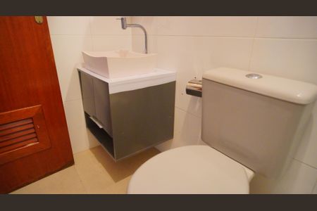 Casa de condomínio à venda com 131m², 3 quartos e 1 vaga Casa de condomínio à venda com 131m², 3 quartos e 1 vagaBanheiro 2