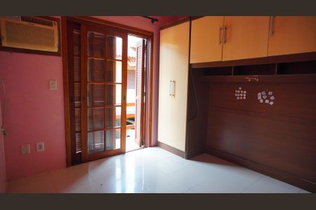 Casa de condomínio à venda com 131m², 3 quartos e 1 vaga Casa de condomínio à venda com 131m², 3 quartos e 1 vagaQuarto 1 suite no segundo piso