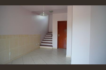 Casa de condomínio à venda com 131m², 3 quartos e 1 vaga Casa de condomínio à venda com 131m², 3 quartos e 1 vagaSala