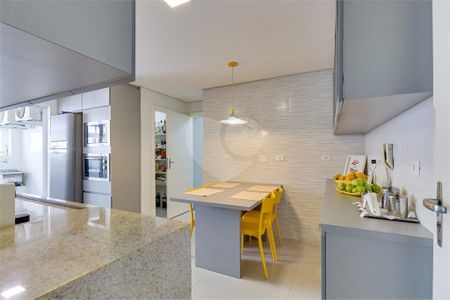 Apartamento à venda com 176m², 4 quartos e 2 vagas