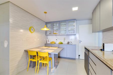 Apartamento à venda com 176m², 4 quartos e 2 vagas