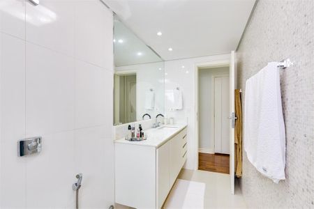 Apartamento à venda com 176m², 4 quartos e 2 vagas