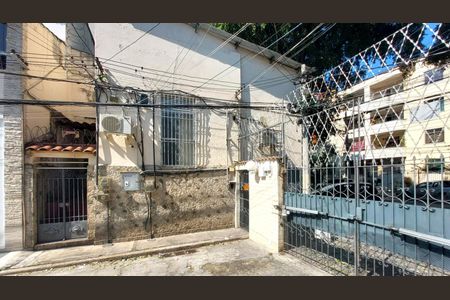 Casa à venda com 100m², 2 quartos e 1 vagaÁrea externa