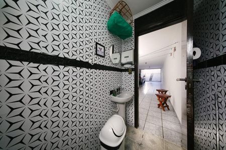 Banheiro de Serviço de casa à venda com 3 quartos, 177m² em Jardim Brasilia, São Paulo