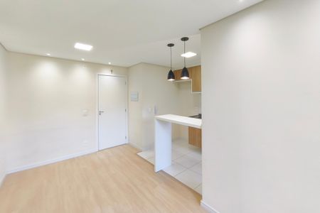 Sala de apartamento para alugar com 3 quartos, 43m² em Jardim Ipaussurama, Campinas