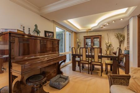 Sala de casa de condomínio à venda com 3 quartos, 260m² em Boa Vista, Porto Alegre