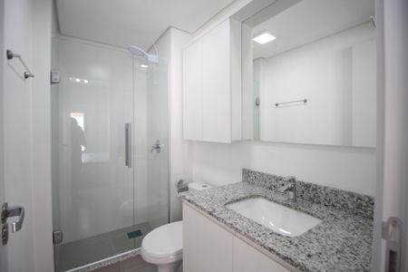 Banheiro de kitnet/studio para alugar com 1 quarto, 30m² em Moinhos de Vento, Porto Alegre