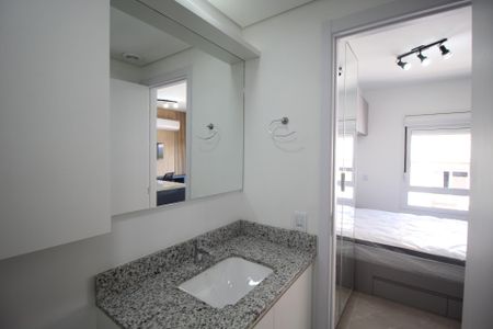 Banheiro de kitnet/studio para alugar com 1 quarto, 30m² em Moinhos de Vento, Porto Alegre