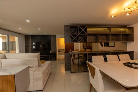 Apartamento para alugar com 164m², 3 quartos e 3 vagasSala