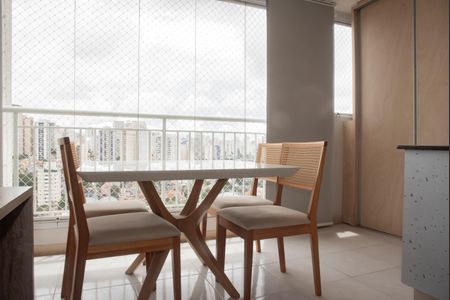 Apartamento para alugar com 60m², 2 quartos e 1 vagaVaranda