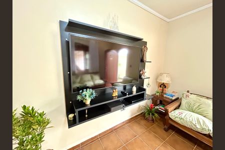 Casa à venda com 175m², 3 quartos e 2 vagas Casa à venda com 175m², 3 quartos e 2 vagasSala