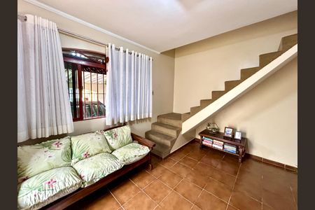 Casa à venda com 175m², 3 quartos e 2 vagas Casa à venda com 175m², 3 quartos e 2 vagasSala