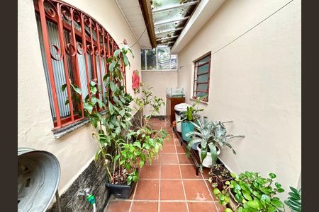Casa à venda com 175m², 3 quartos e 2 vagas Casa à venda com 175m², 3 quartos e 2 vagasQuintal