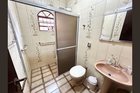 Casa à venda com 175m², 3 quartos e 2 vagas Casa à venda com 175m², 3 quartos e 2 vagasBanheiro