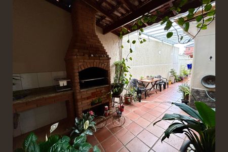 Casa à venda com 175m², 3 quartos e 2 vagas Casa à venda com 175m², 3 quartos e 2 vagasQuintal