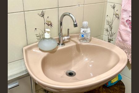 Casa à venda com 175m², 3 quartos e 2 vagas Casa à venda com 175m², 3 quartos e 2 vagasBanheiro