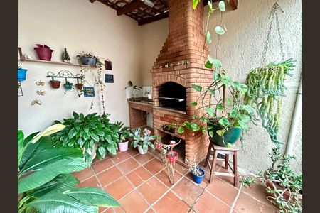 Casa à venda com 175m², 3 quartos e 2 vagas Casa à venda com 175m², 3 quartos e 2 vagasQuintal