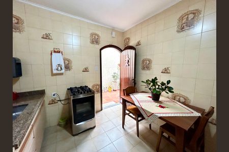 Casa à venda com 175m², 3 quartos e 2 vagas Casa à venda com 175m², 3 quartos e 2 vagasCozinha