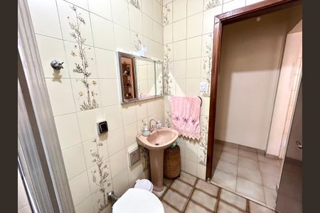 Casa à venda com 175m², 3 quartos e 2 vagas Casa à venda com 175m², 3 quartos e 2 vagasBanheiro