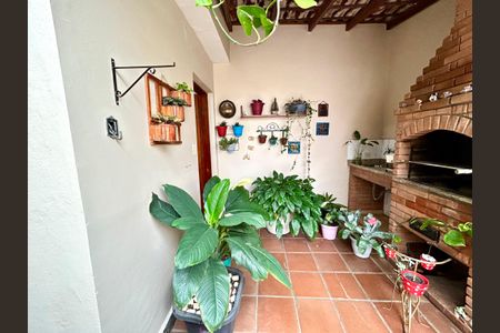 Casa à venda com 175m², 3 quartos e 2 vagas Casa à venda com 175m², 3 quartos e 2 vagasQuintal